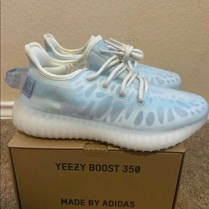 Yeezy 350 boost “mono ice”